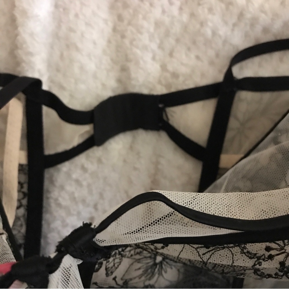 VS Victoria's Secret Lace Merrywidow Garter Corset top M/L - Picture 8 of 10